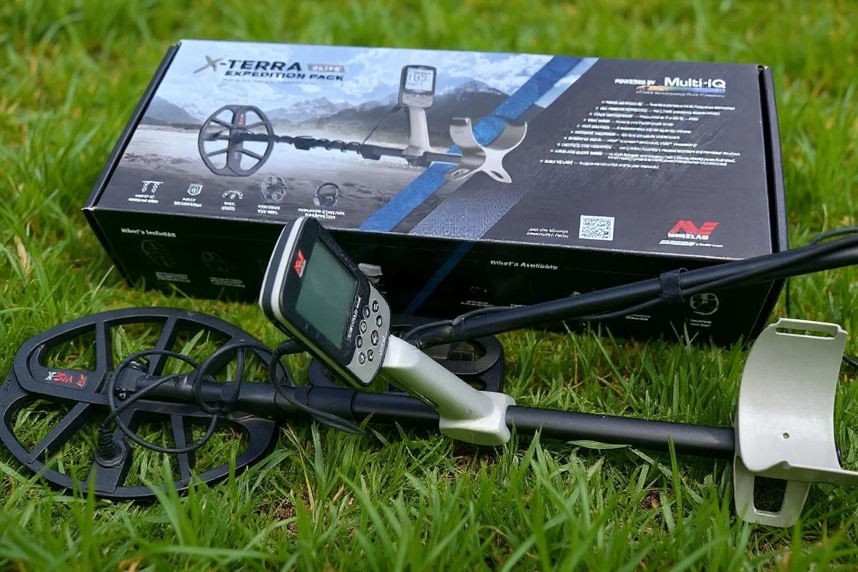 Minelab X-Terra Elite metal detector comparison image